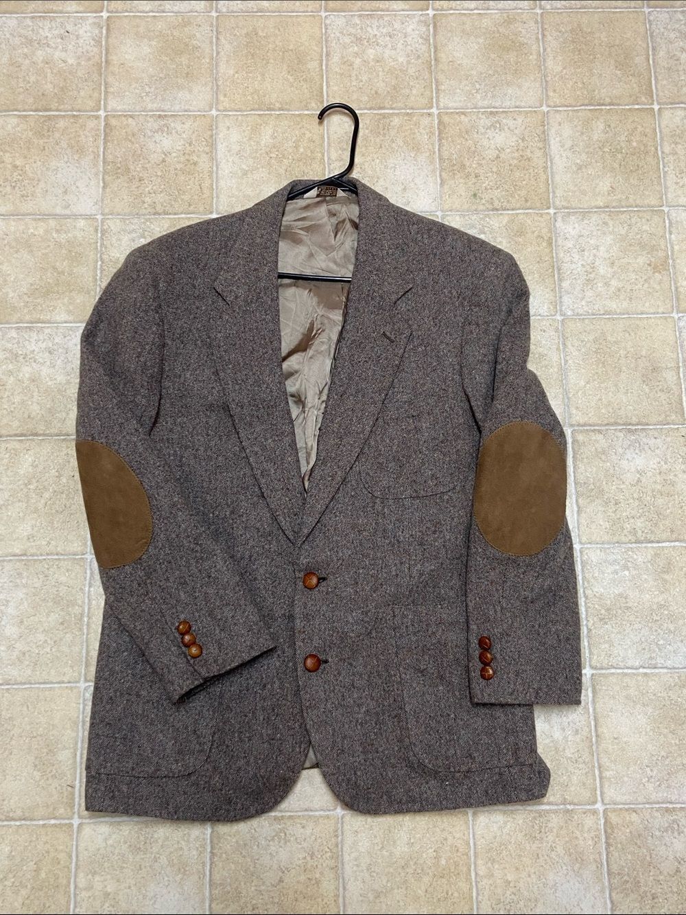 VTG,CC COURTENAY Men's Brown Tweed Two-Button Sport Coat - Classic Notch Lapel